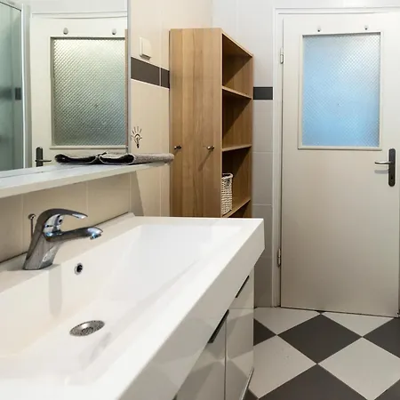 Friderik's Location Apartment *